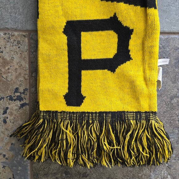 Forever Collectibles Knit Pittsburgh Pirates Scarf Black Gold Fringed Ends NWT - Picture 4 of 10